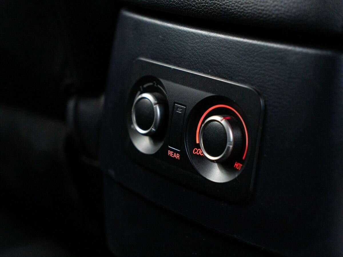 Mitsubishi Pajero с пробегом — 2012 год. Фото: #16