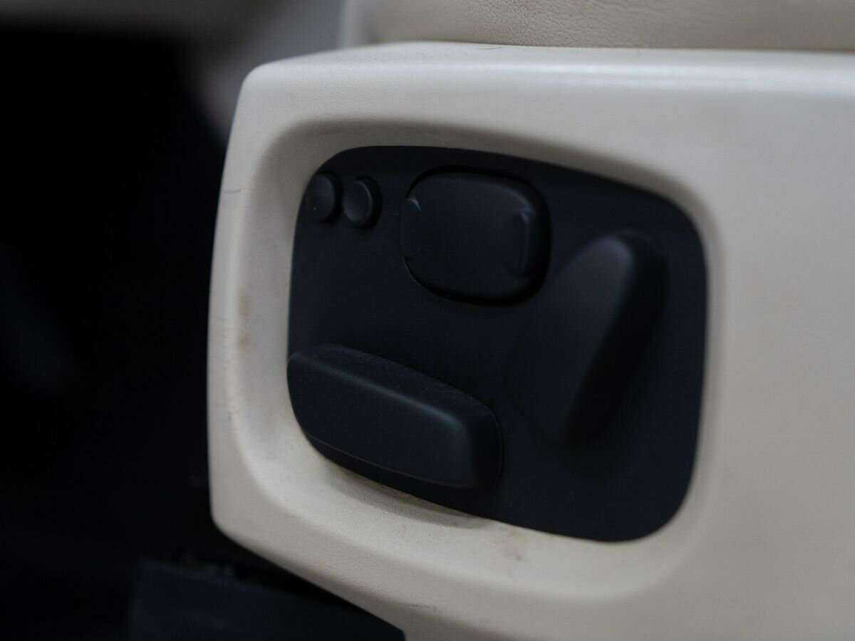 Land Rover Range Rover Sport с пробегом — 2012 год. Фото: #18