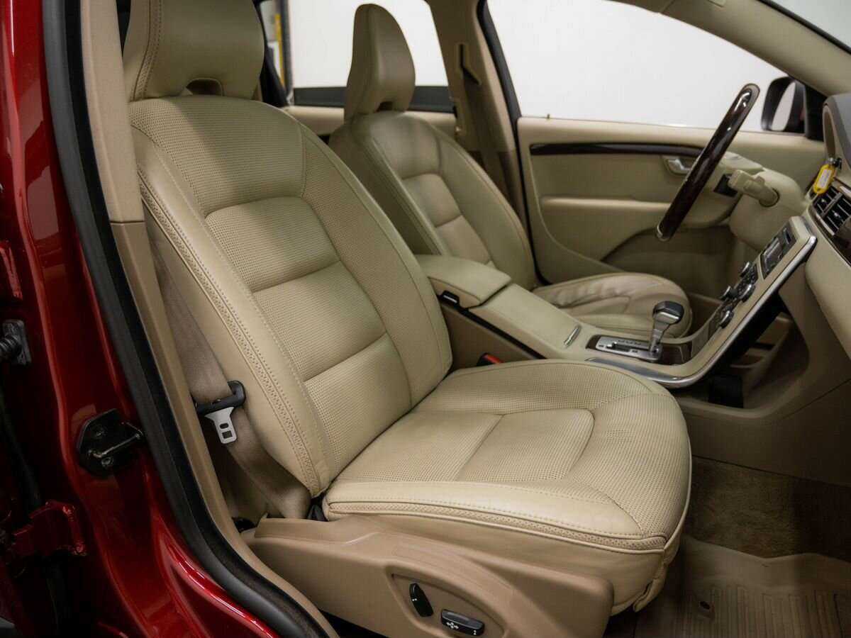 Volvo XC70 с пробегом — 2011 год. Фото: #11