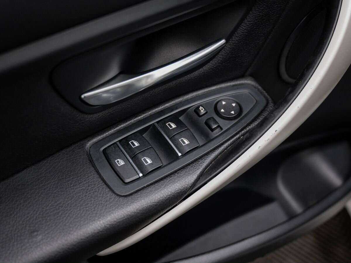 BMW 3 серии с пробегом — 2015 год. Фото: #14