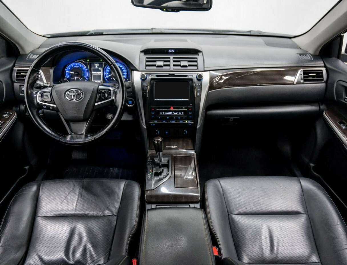 Toyota Camry с пробегом — 2015 год. Фото: #9