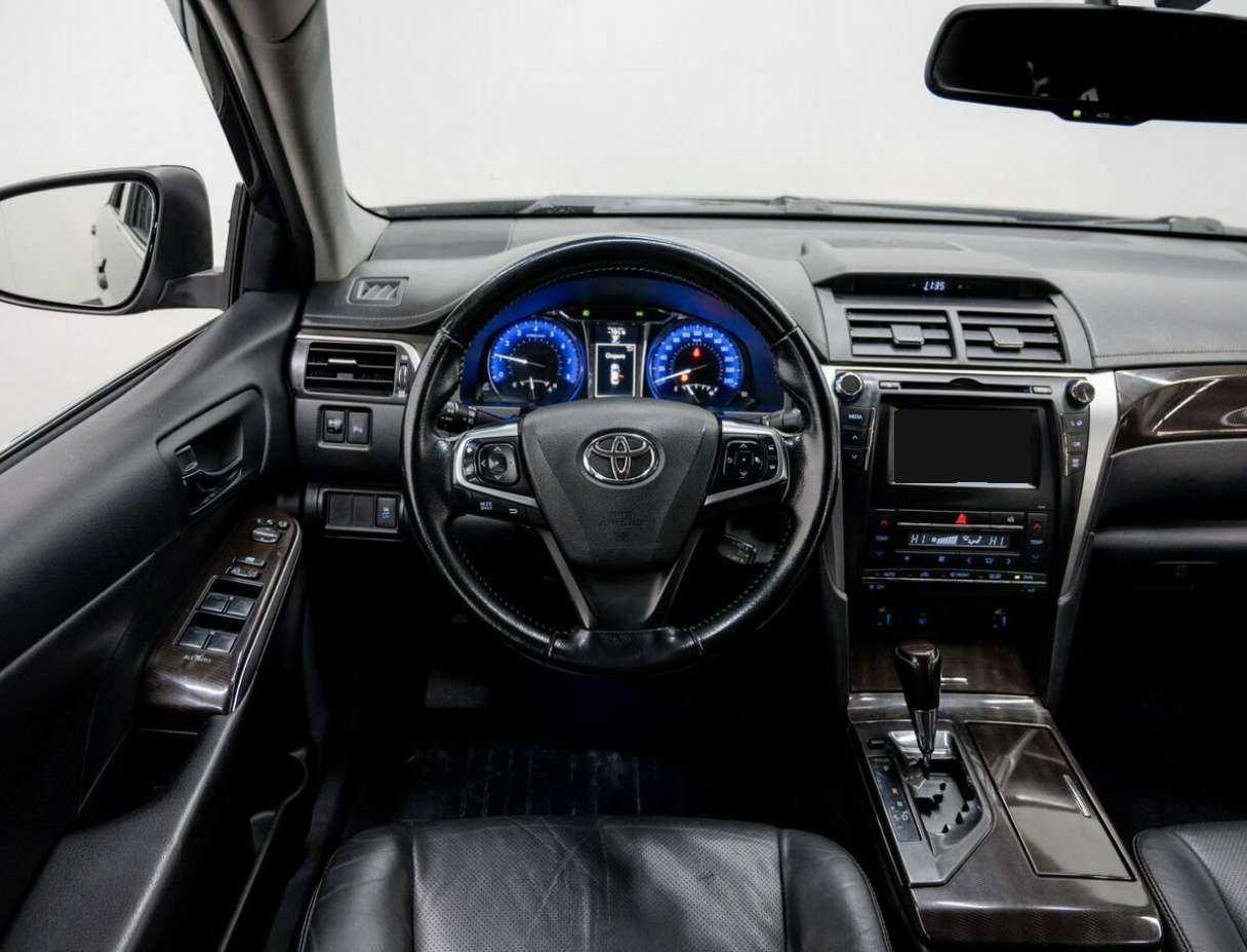 Toyota Camry с пробегом — 2015 год. Фото: #10