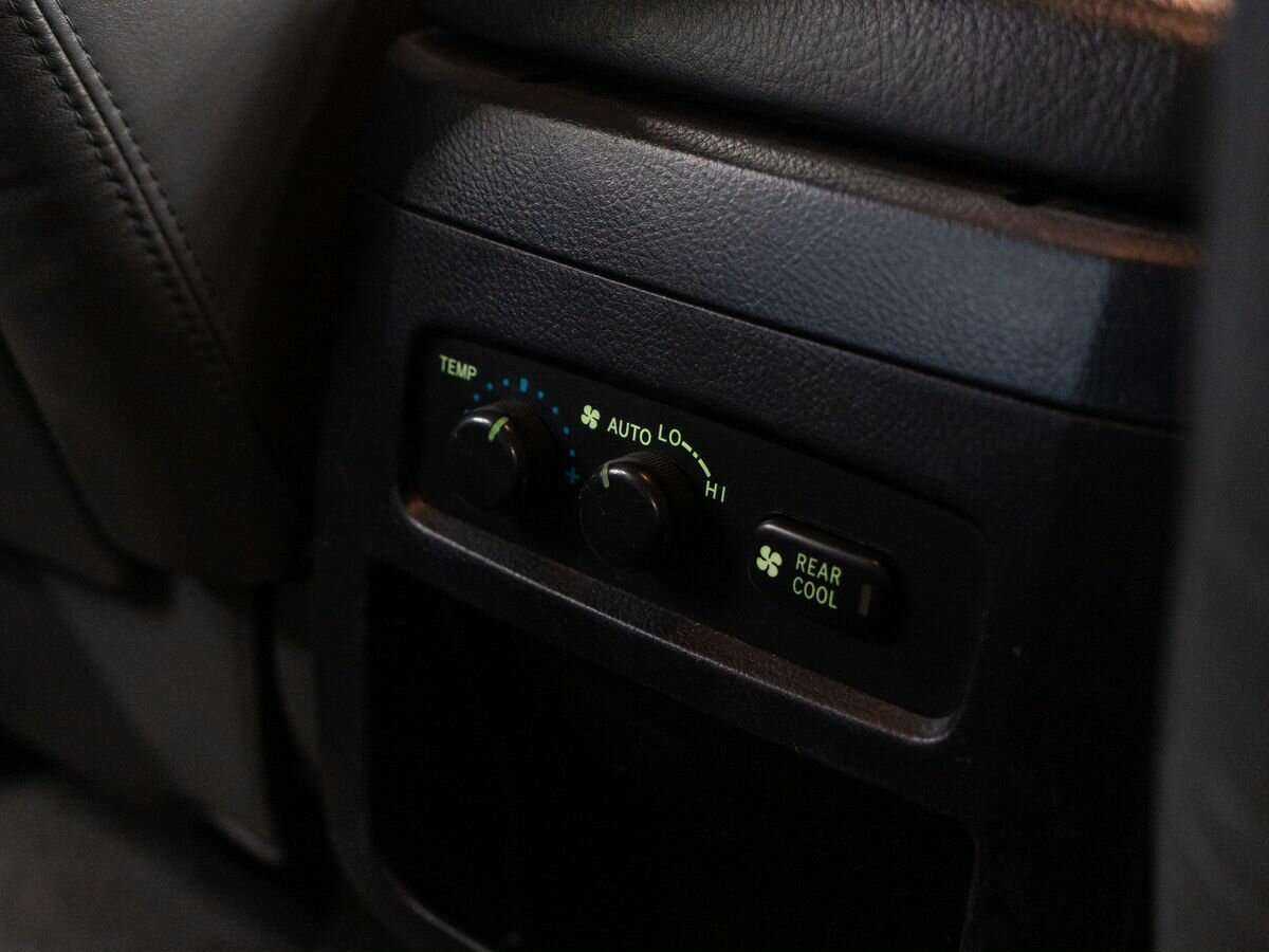 Toyota Land Cruiser Prado с пробегом — 2008 год. Фото: #16