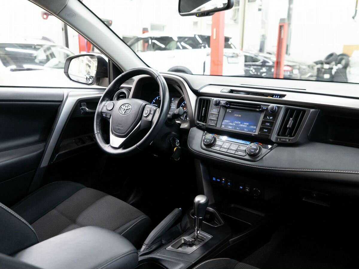 Toyota RAV4 с пробегом — 2016 год. Фото: #16