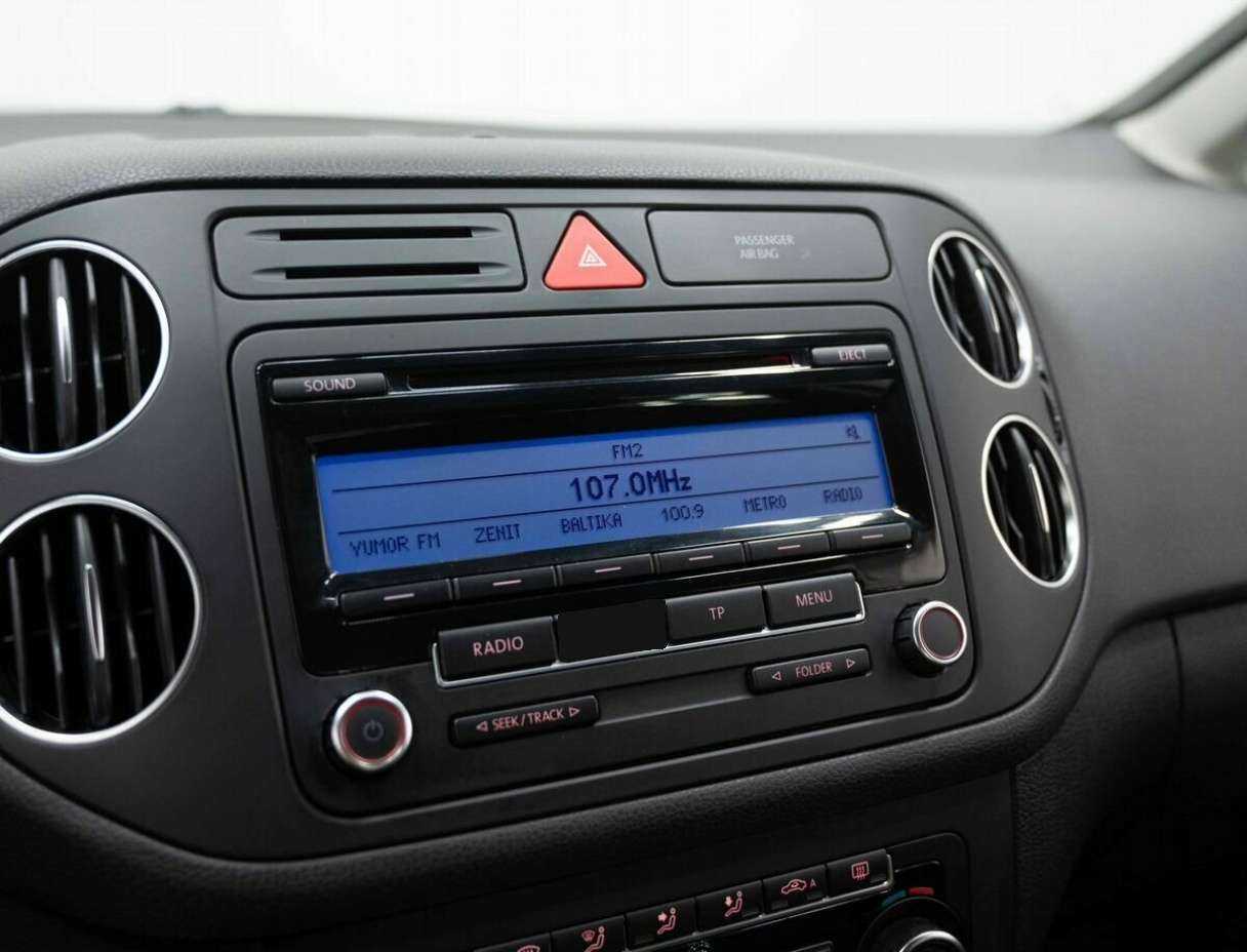 Volkswagen Golf Plus с пробегом — 2011 год. Фото: #17