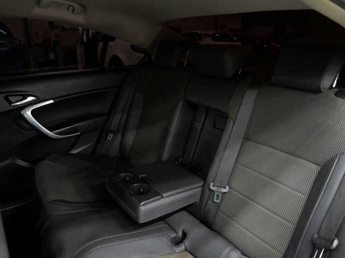 Opel Insignia с пробегом — 2011 год. Фото: #6