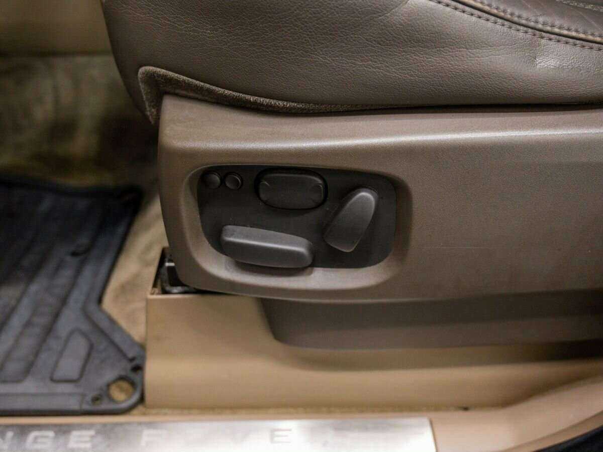 Land Rover Range Rover Sport с пробегом — 2010 год. Фото: #17