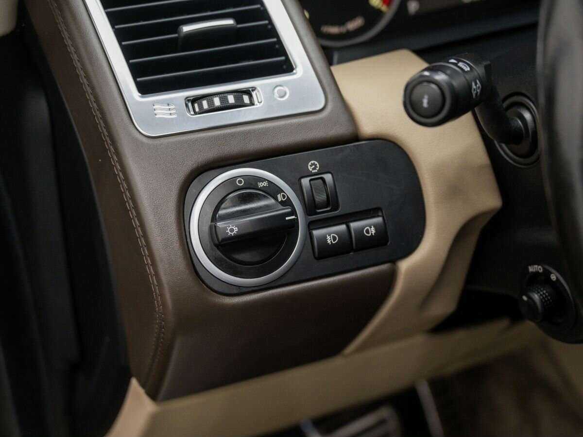 Land Rover Range Rover Sport с пробегом — 2010 год. Фото: #18