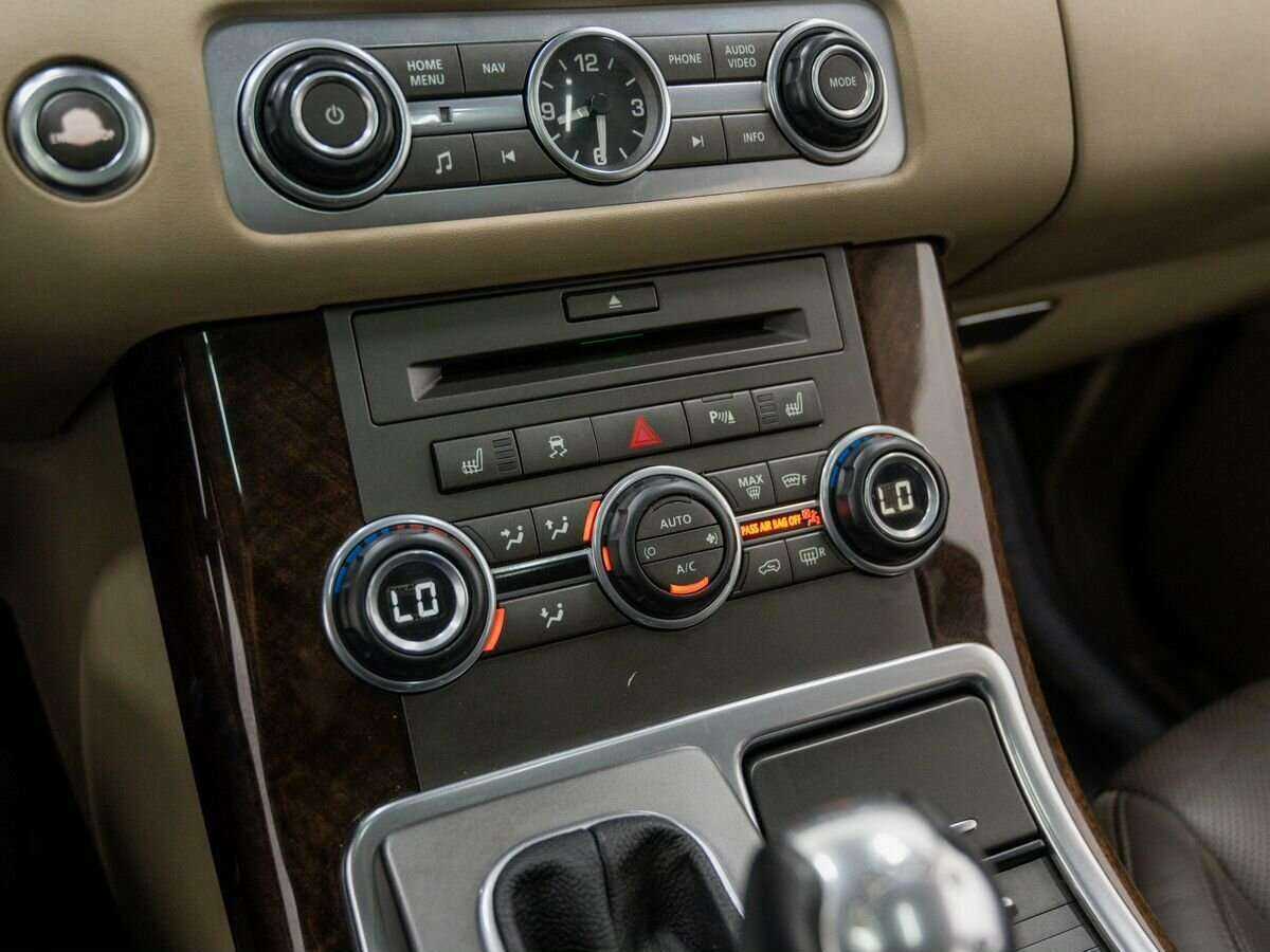 Land Rover Range Rover Sport с пробегом — 2010 год. Фото: #23