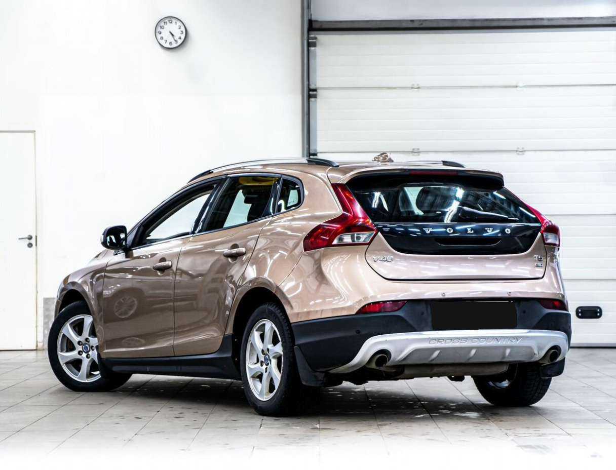 Volvo V40 Cross Country с пробегом — 2013 год. Фото: #3