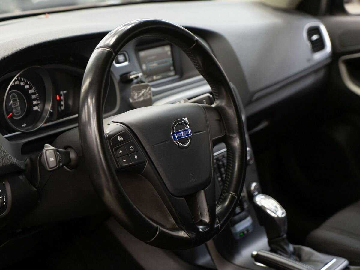 Volvo V40 Cross Country с пробегом — 2013 год. Фото: #4