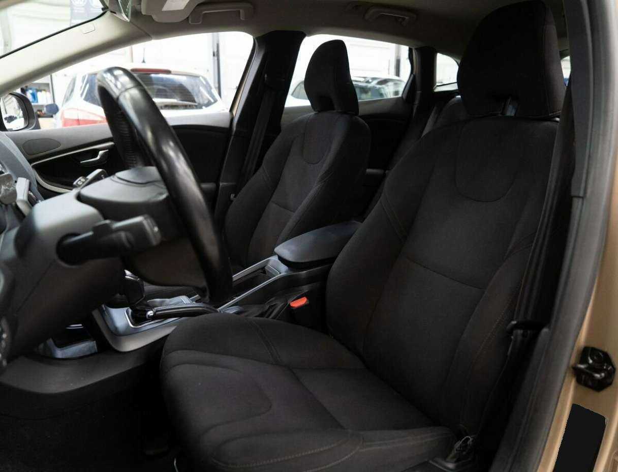 Volvo V40 Cross Country с пробегом — 2013 год. Фото: #5