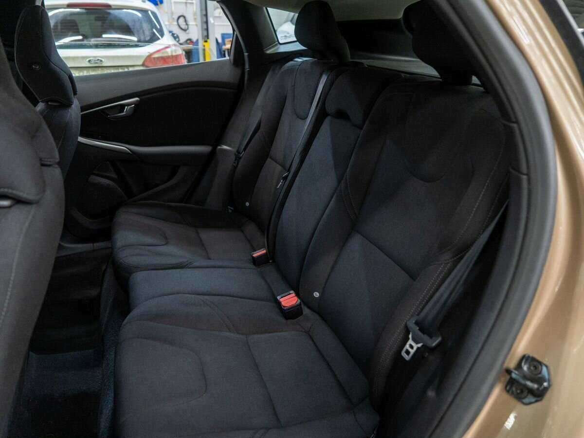 Volvo V40 Cross Country с пробегом — 2013 год. Фото: #6