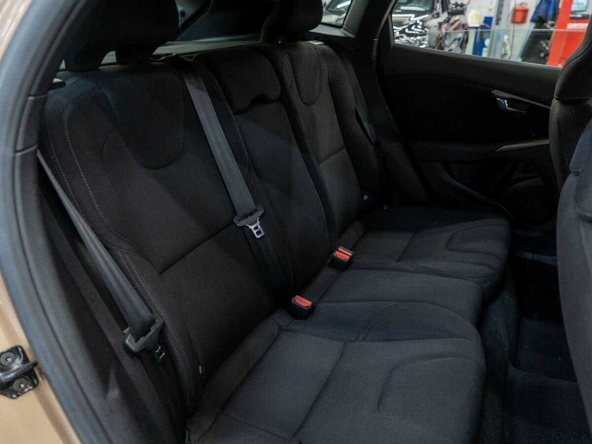 Volvo V40 Cross Country с пробегом — 2013 год. Фото: #7