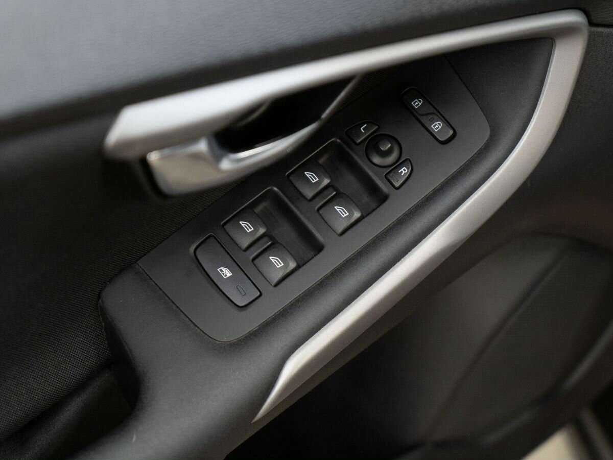 Volvo V40 Cross Country с пробегом — 2013 год. Фото: #12