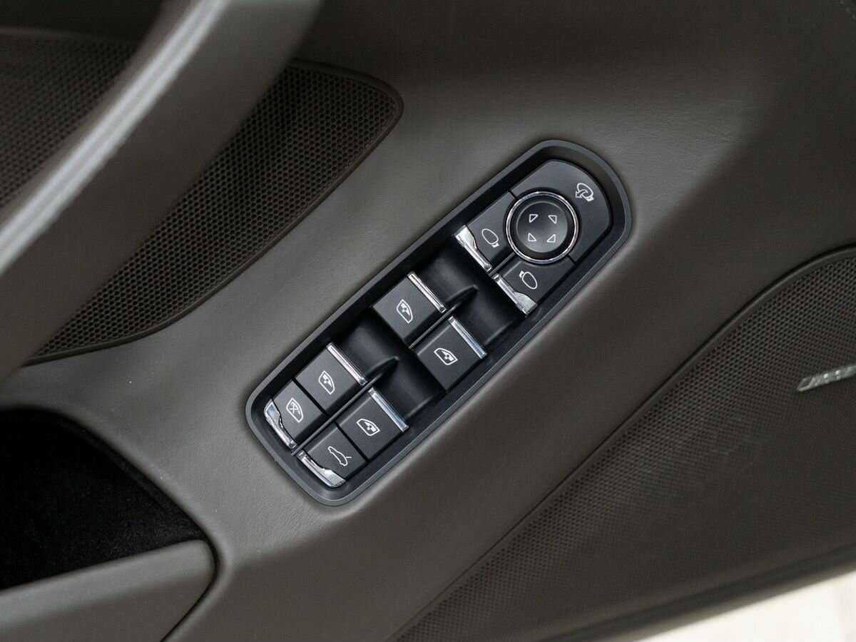 Porsche Panamera с пробегом — 2015 год. Фото: #15