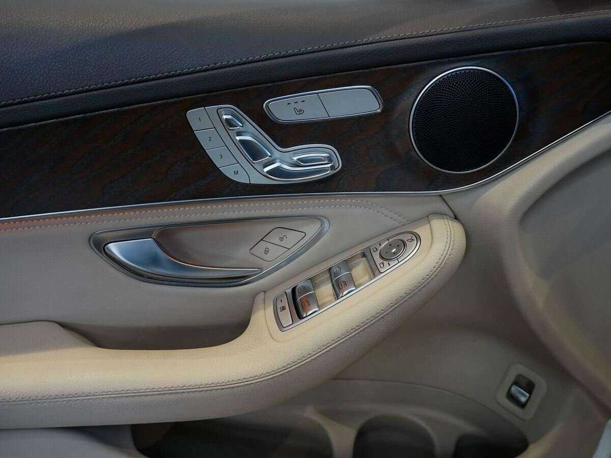 Mercedes-Benz GLC с пробегом — 2015 год. Фото: #14