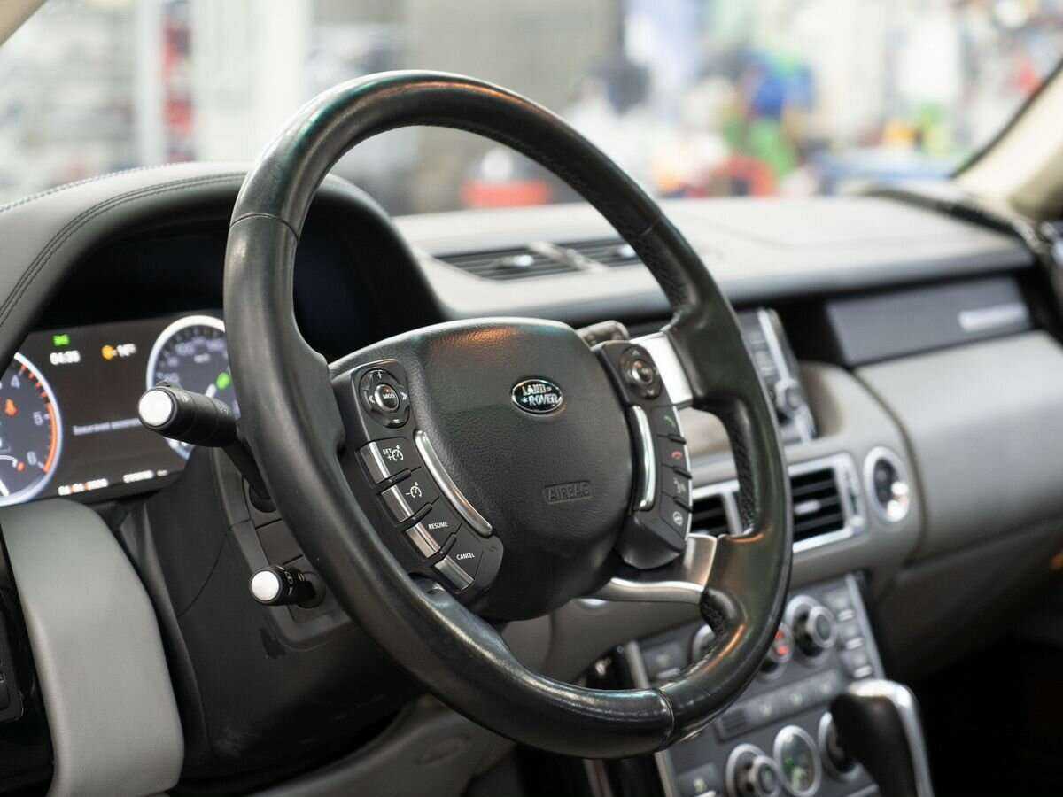 Land Rover Range Rover с пробегом — 2010 год. Фото: #6