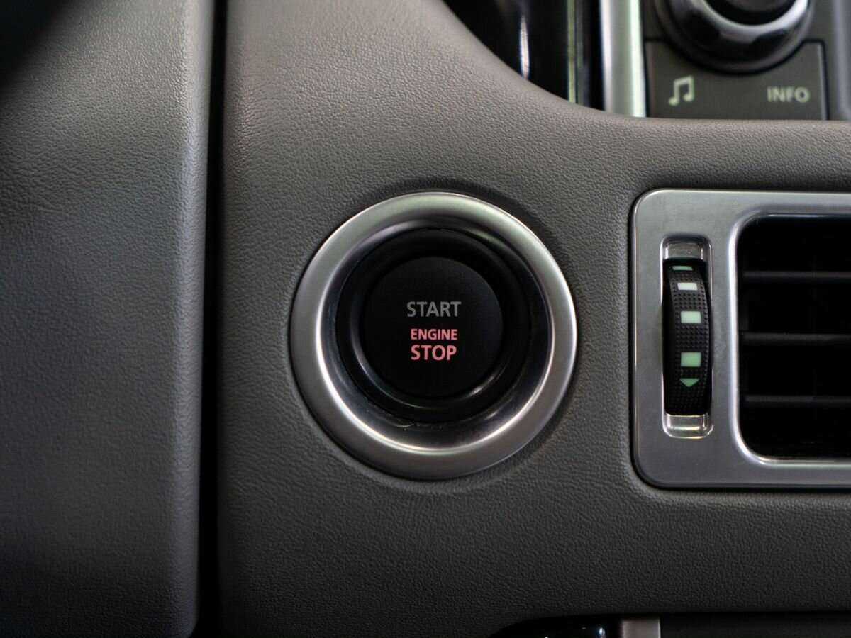 Land Rover Range Rover с пробегом — 2010 год. Фото: #12