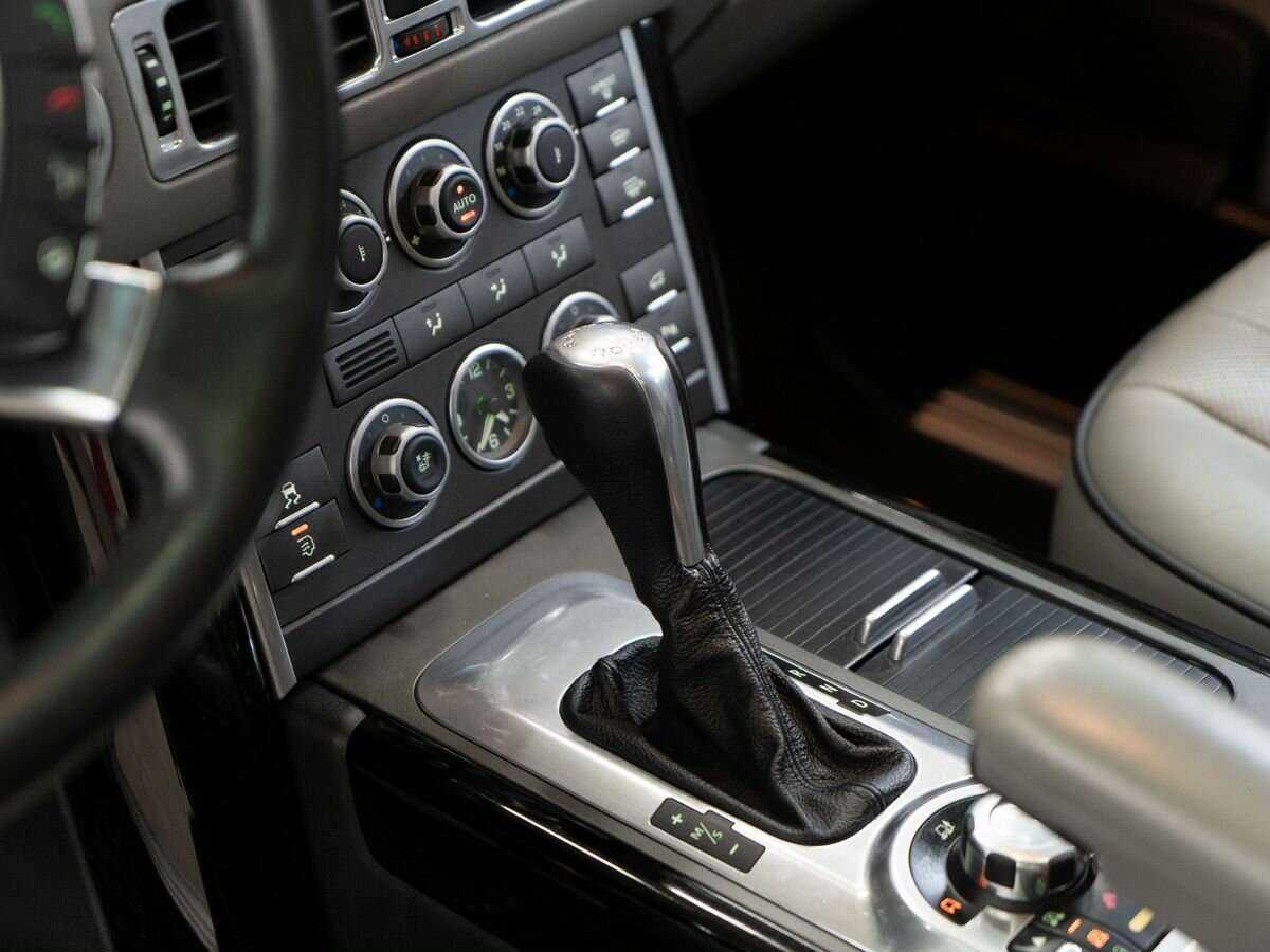 Land Rover Range Rover с пробегом — 2010 год. Фото: #13