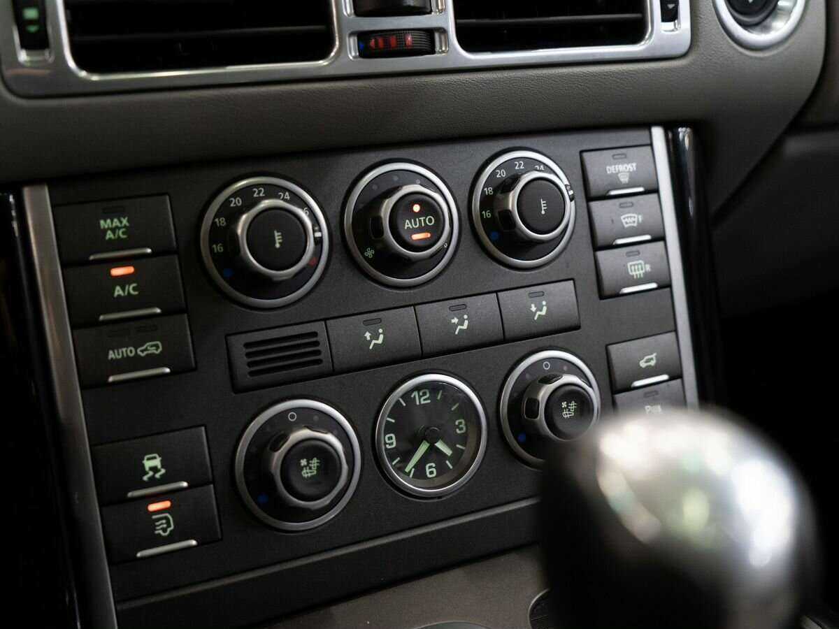 Land Rover Range Rover с пробегом — 2010 год. Фото: #15