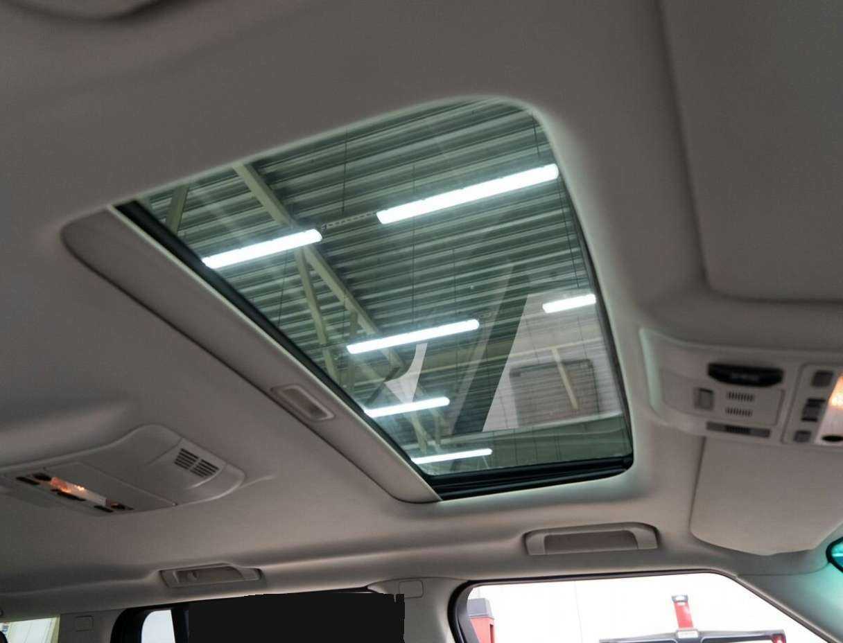 Land Rover Range Rover с пробегом — 2010 год. Фото: #18