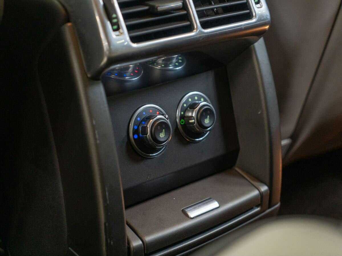 Land Rover Range Rover с пробегом — 2010 год. Фото: #19