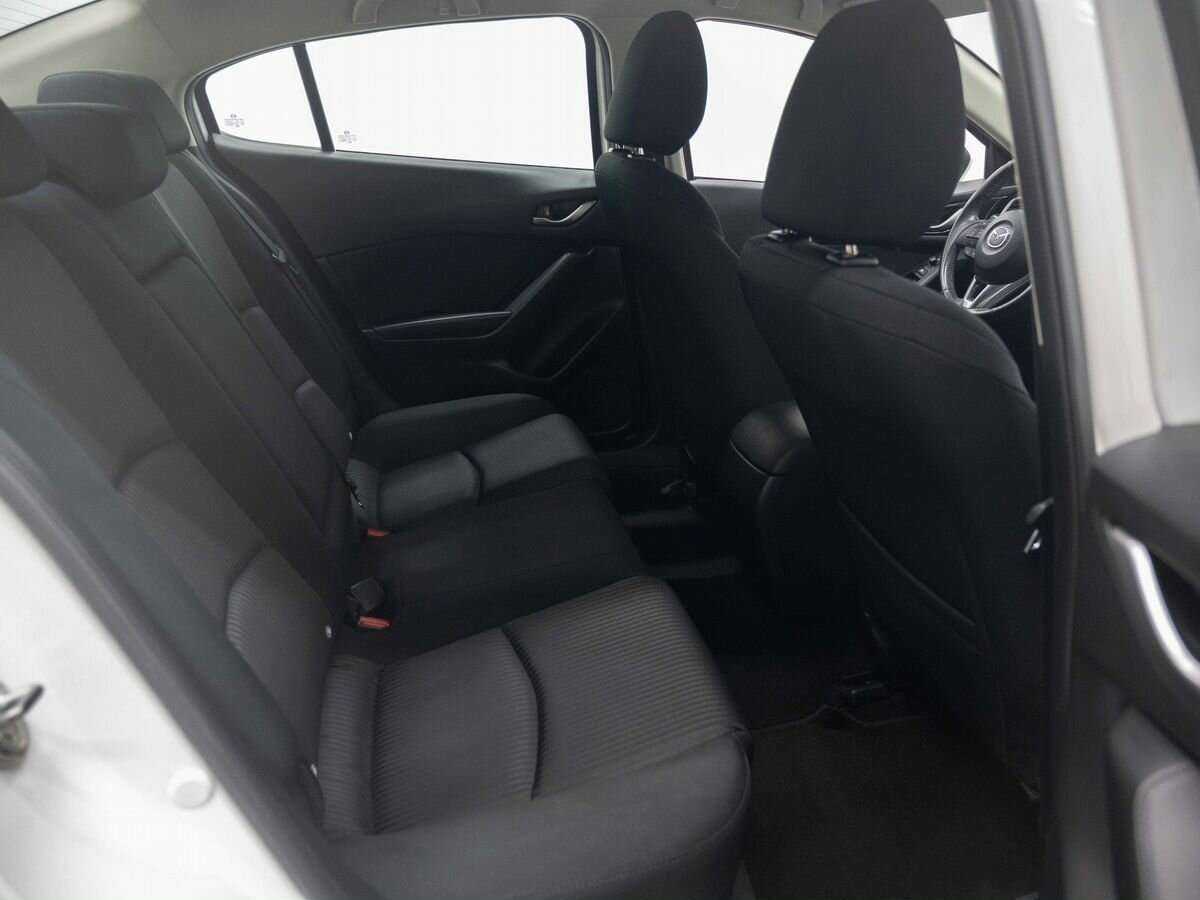 Mazda 3 с пробегом — 2013 год. Фото: #9