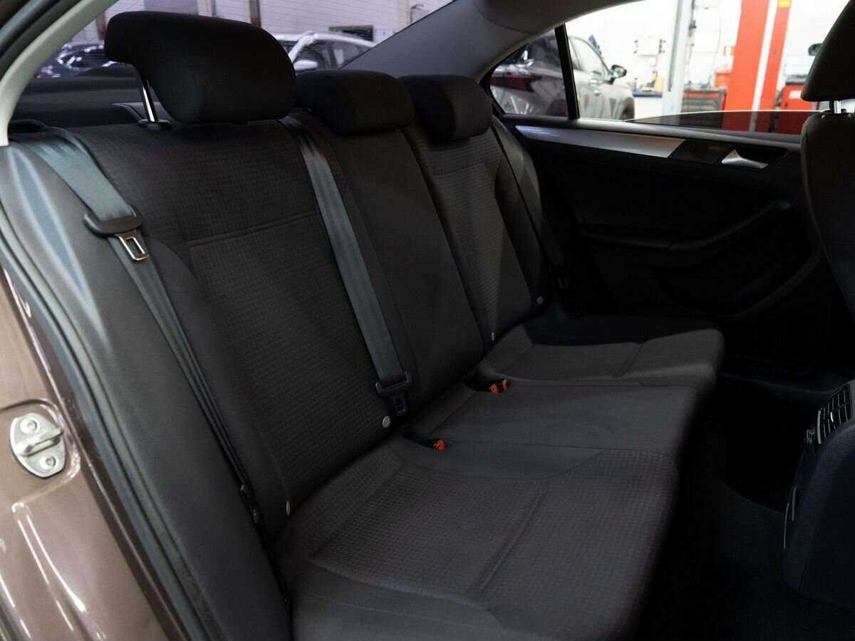 Volkswagen Jetta с пробегом — 2016 год. Фото: #8