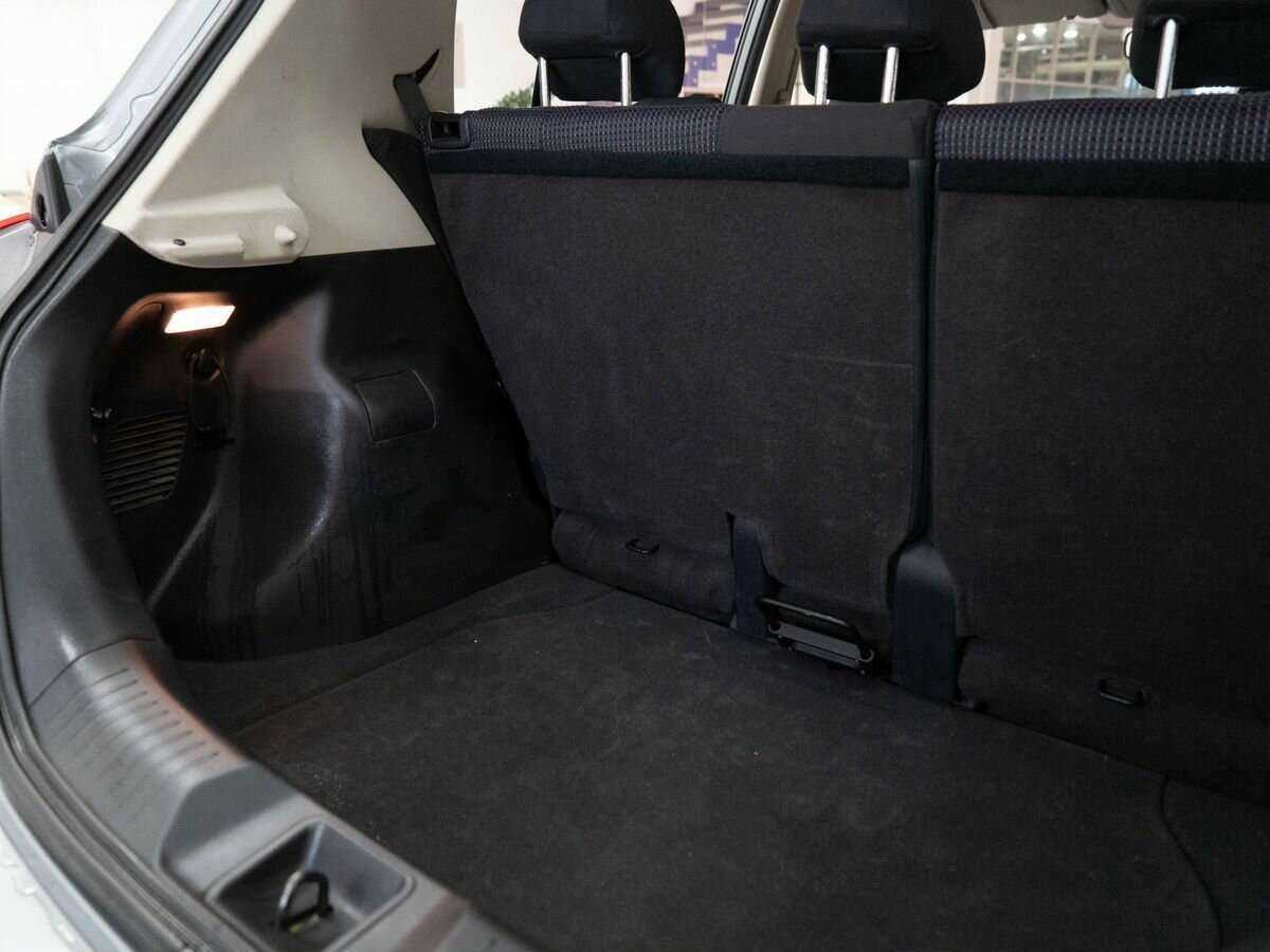 Nissan Tiida с пробегом — 2011 год. Фото: #9