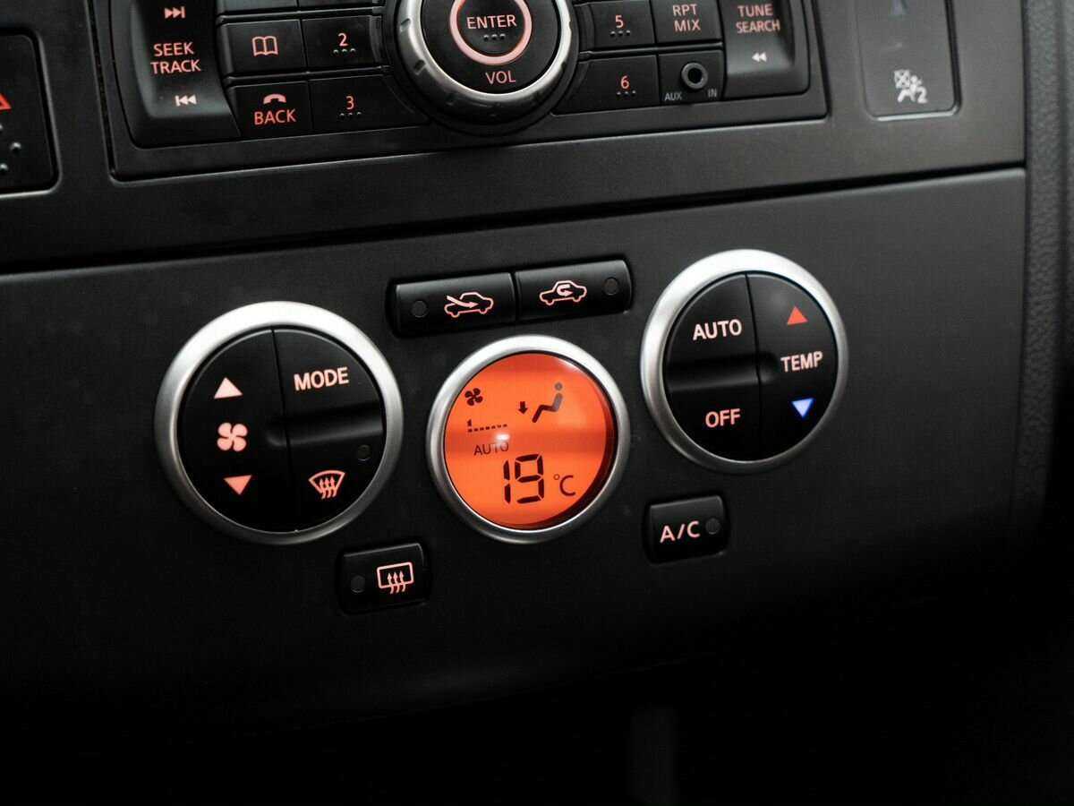 Nissan Tiida с пробегом — 2011 год. Фото: #13