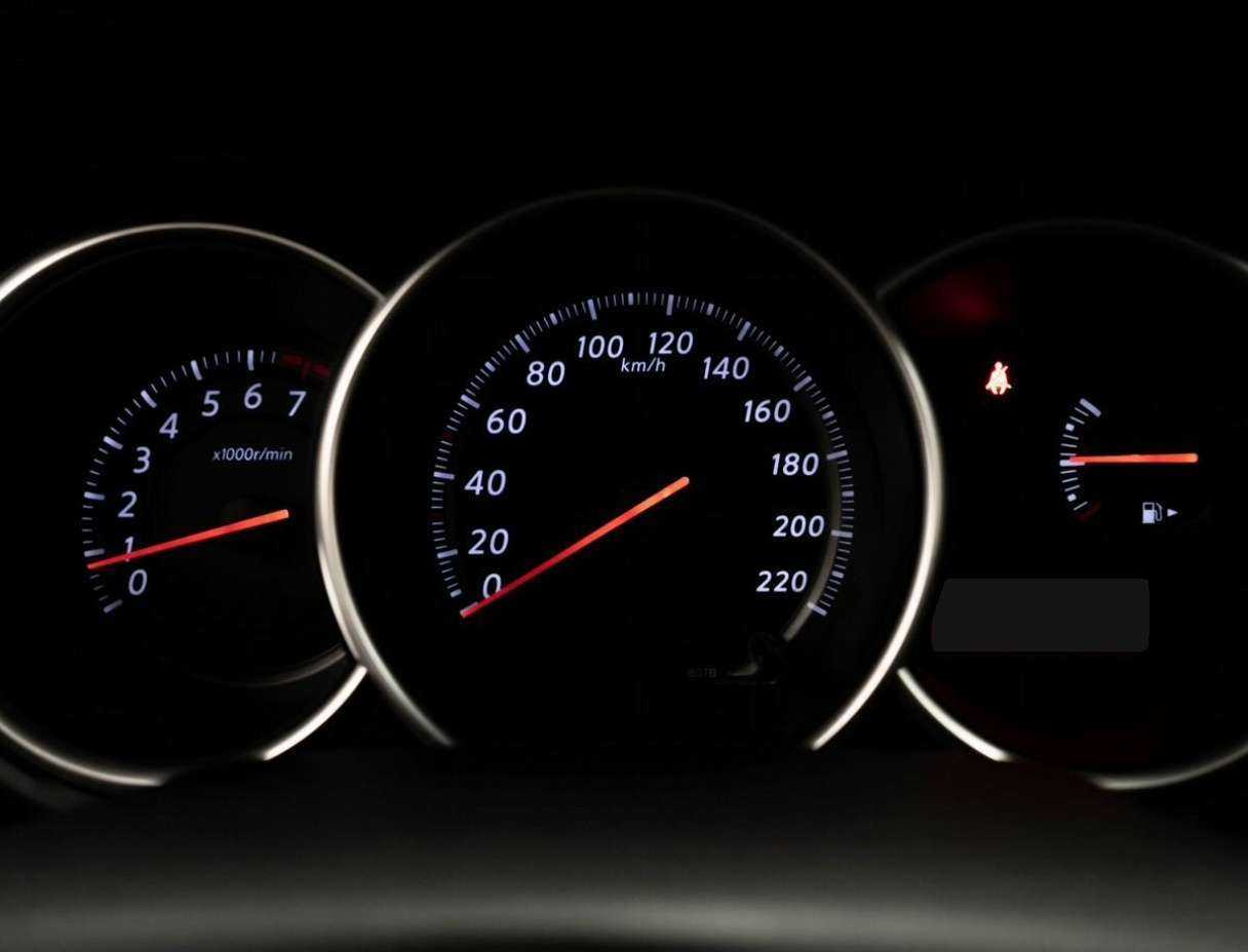 Nissan Tiida с пробегом — 2011 год. Фото: #14