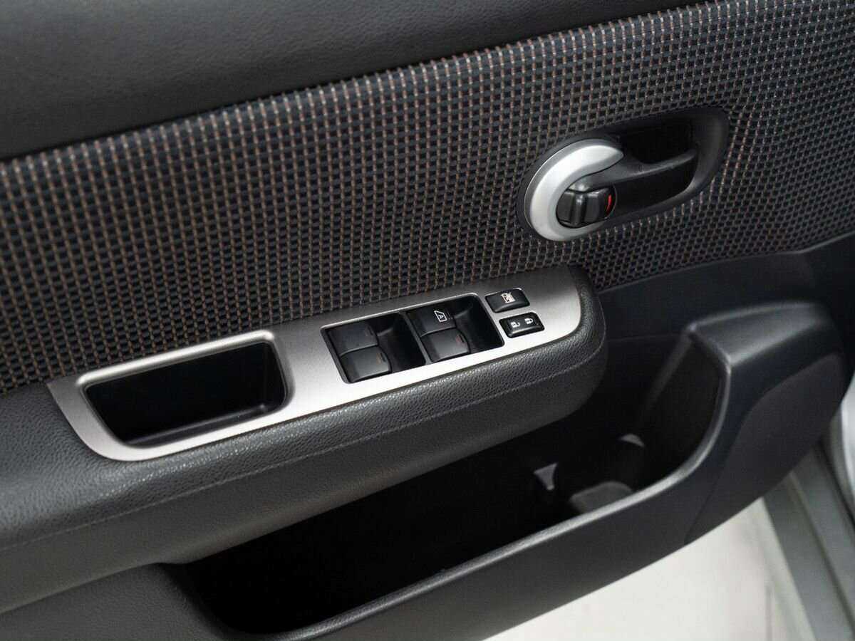 Nissan Tiida с пробегом — 2011 год. Фото: #16