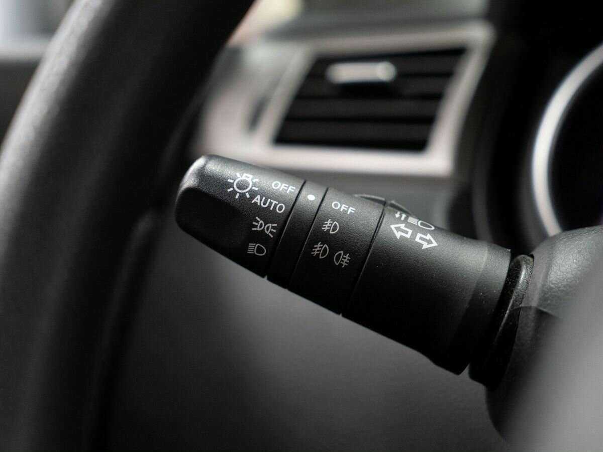 Nissan Tiida с пробегом — 2011 год. Фото: #18