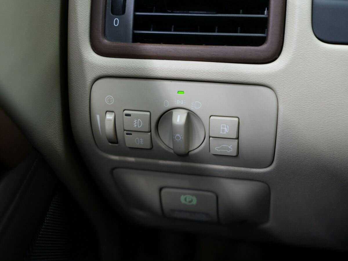 Volvo XC70 с пробегом — 2012 год. Фото: #16