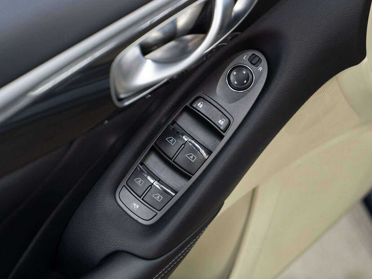 Infiniti Q50 с пробегом — 2014 год. Фото: #12