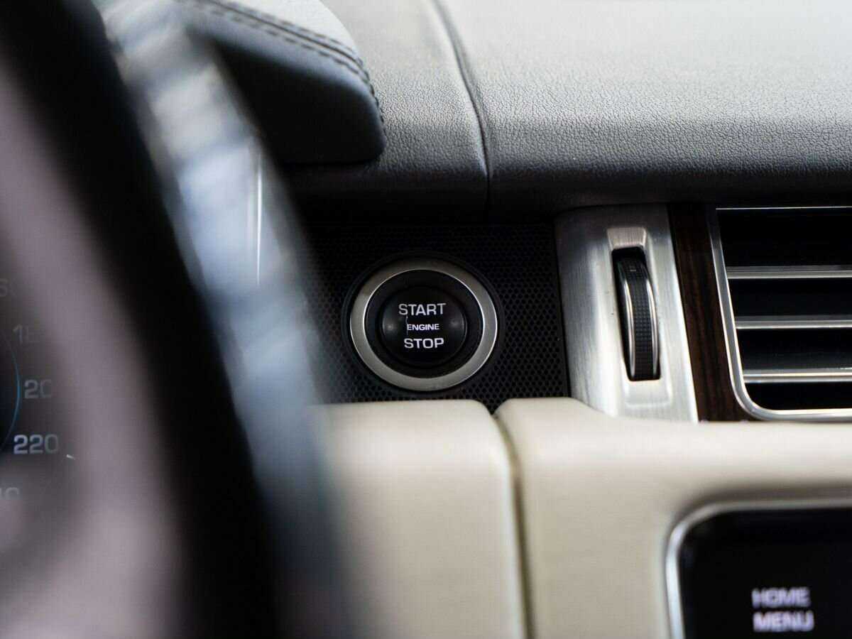 Land Rover Range Rover с пробегом — 2013 год. Фото: #11