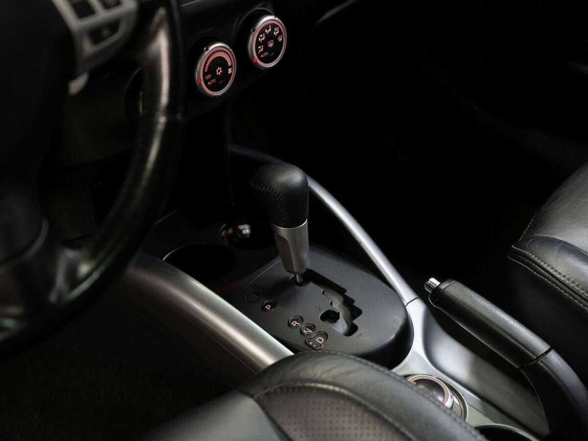 Mitsubishi Outlander с пробегом — 2007 год. Фото: #9