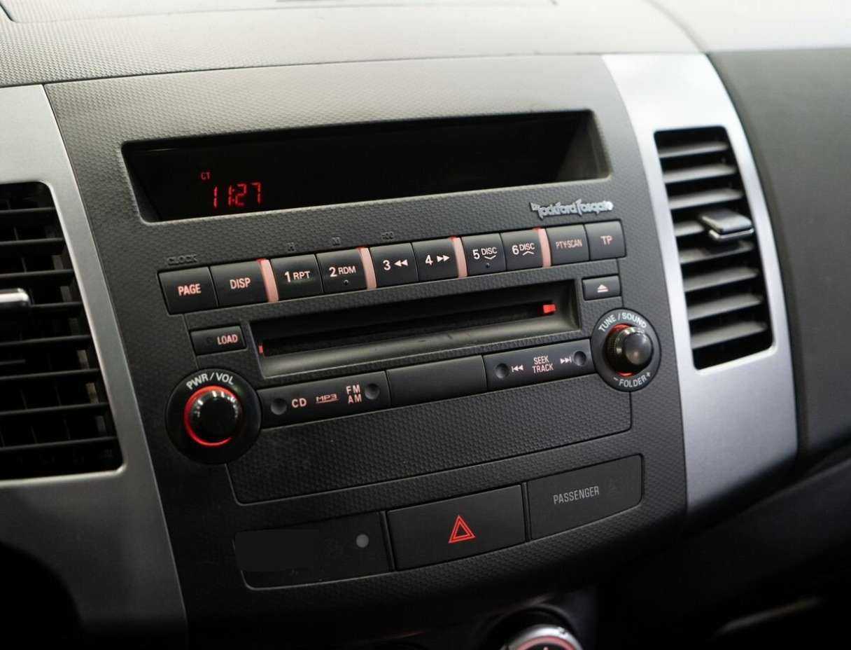 Mitsubishi Outlander с пробегом — 2007 год. Фото: #10