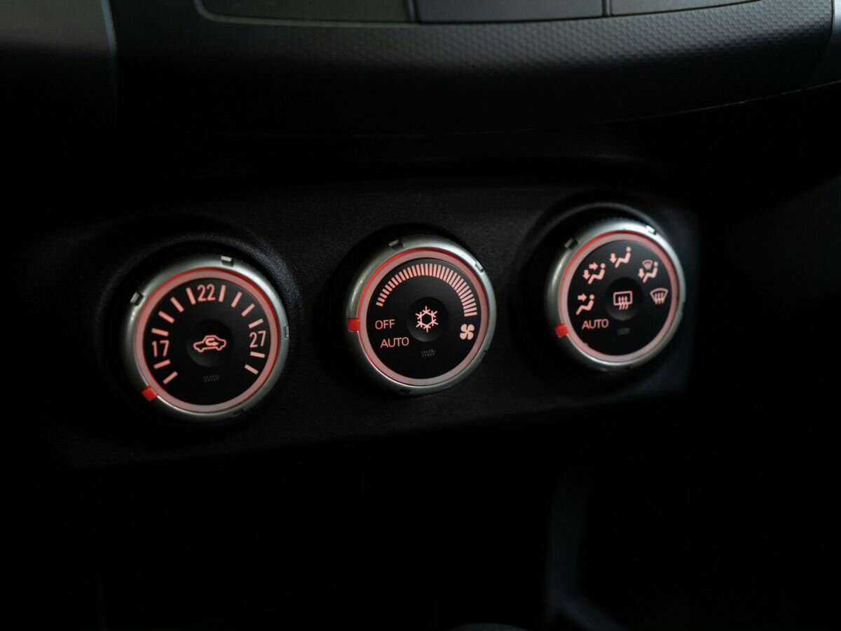 Mitsubishi Outlander с пробегом — 2007 год. Фото: #11