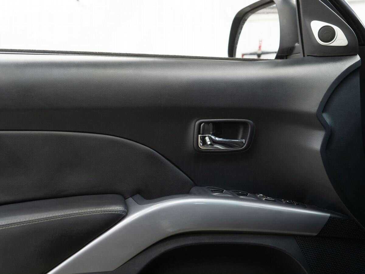 Mitsubishi Outlander с пробегом — 2007 год. Фото: #13