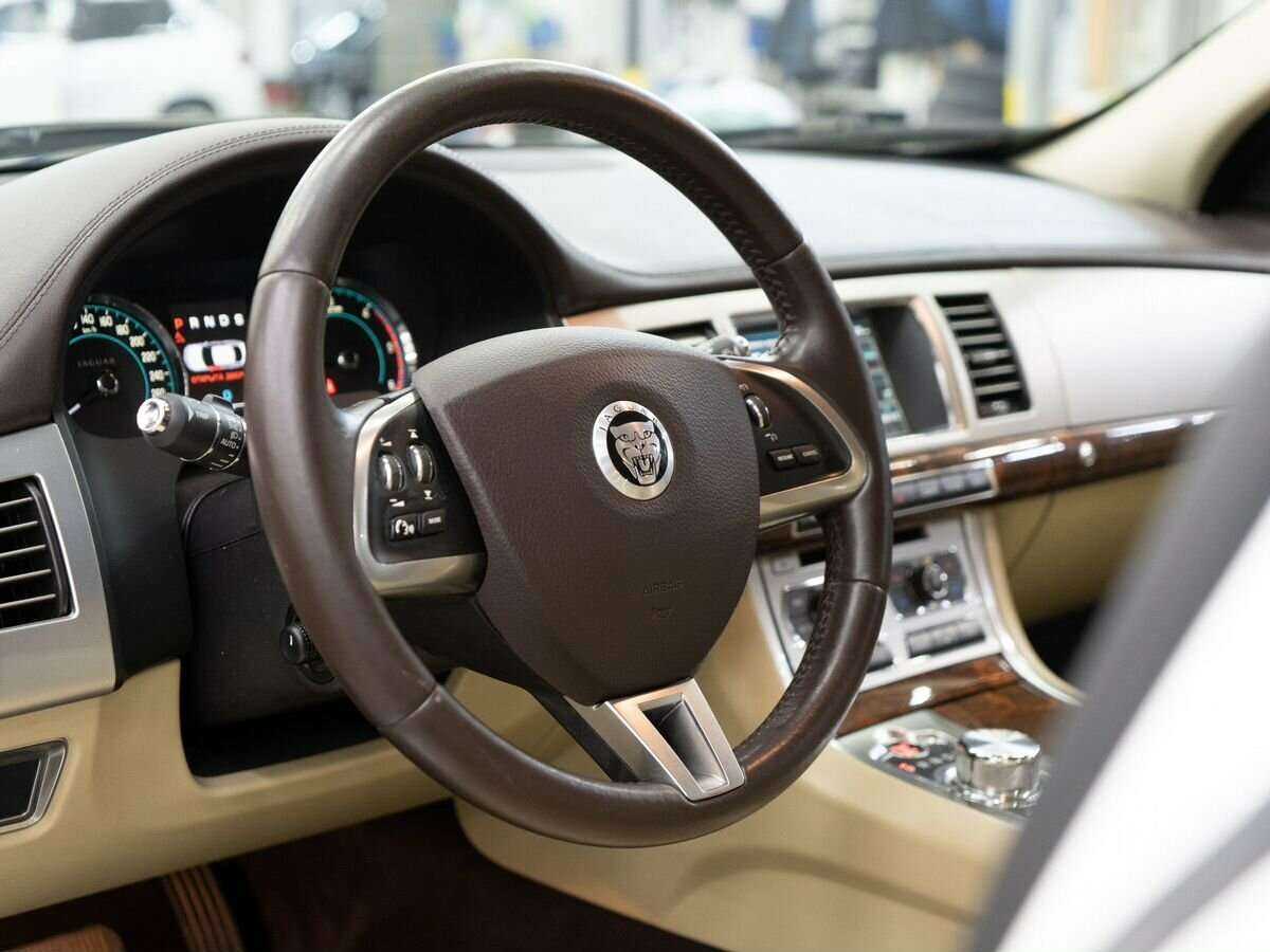 Jaguar XF с пробегом — 2011 год. Фото: #4