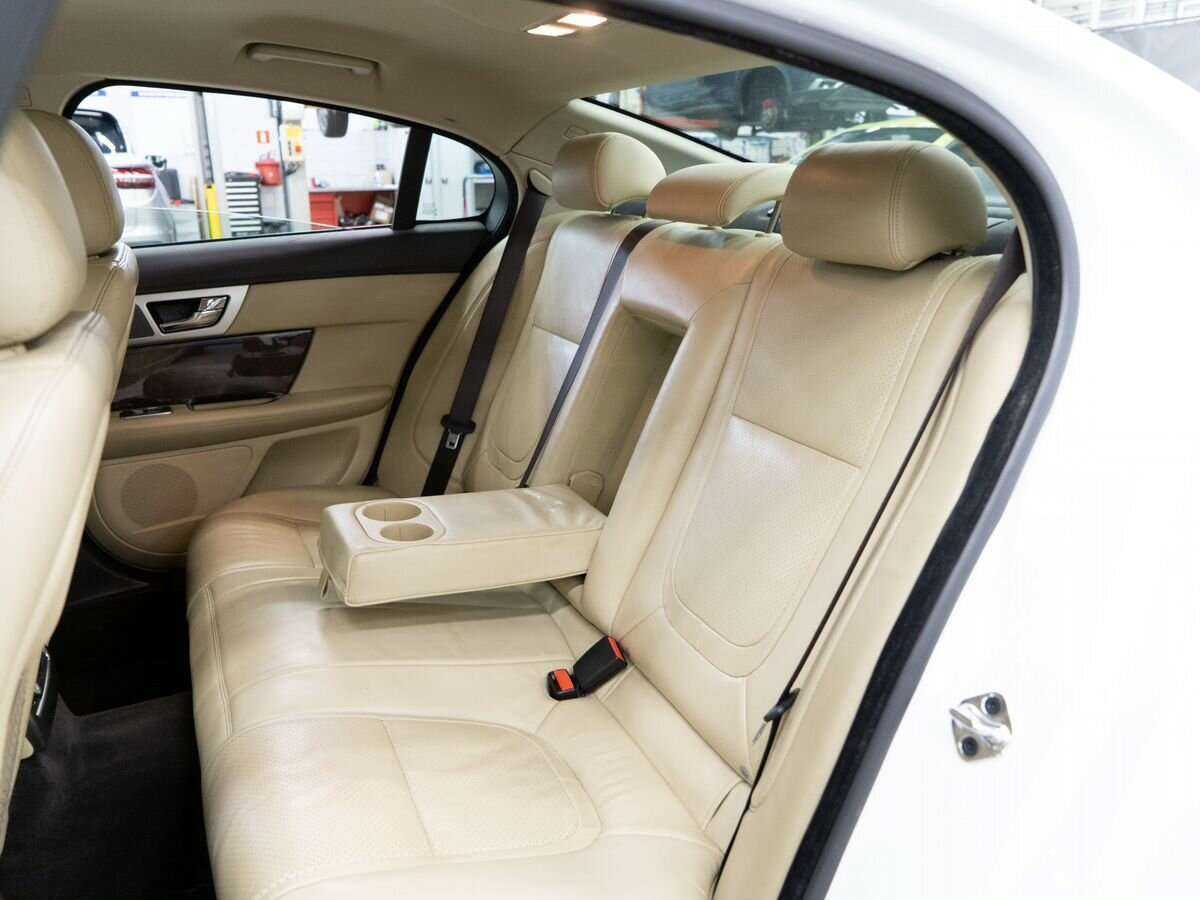 Jaguar XF с пробегом — 2011 год. Фото: #6