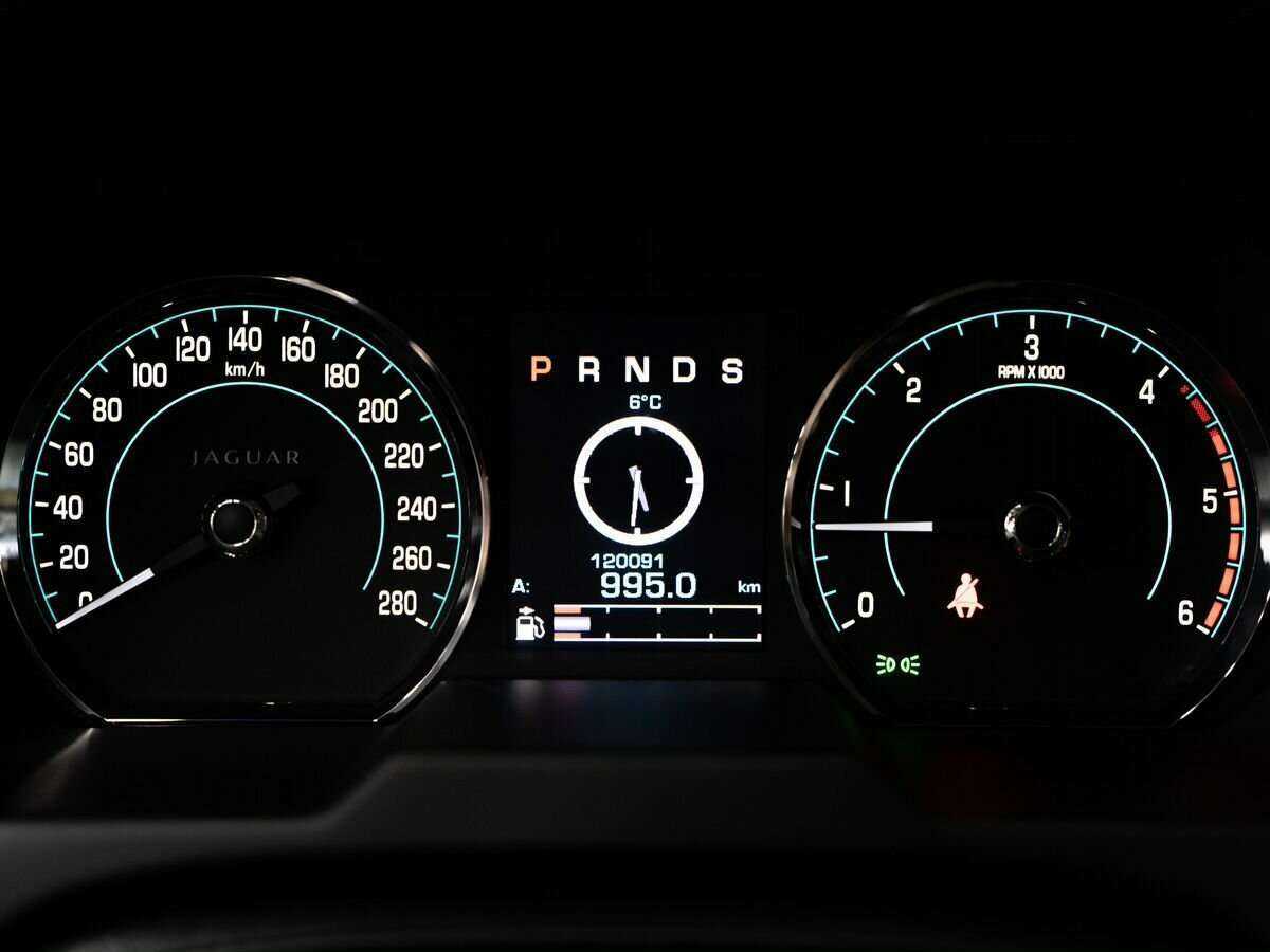 Jaguar XF с пробегом — 2011 год. Фото: #11