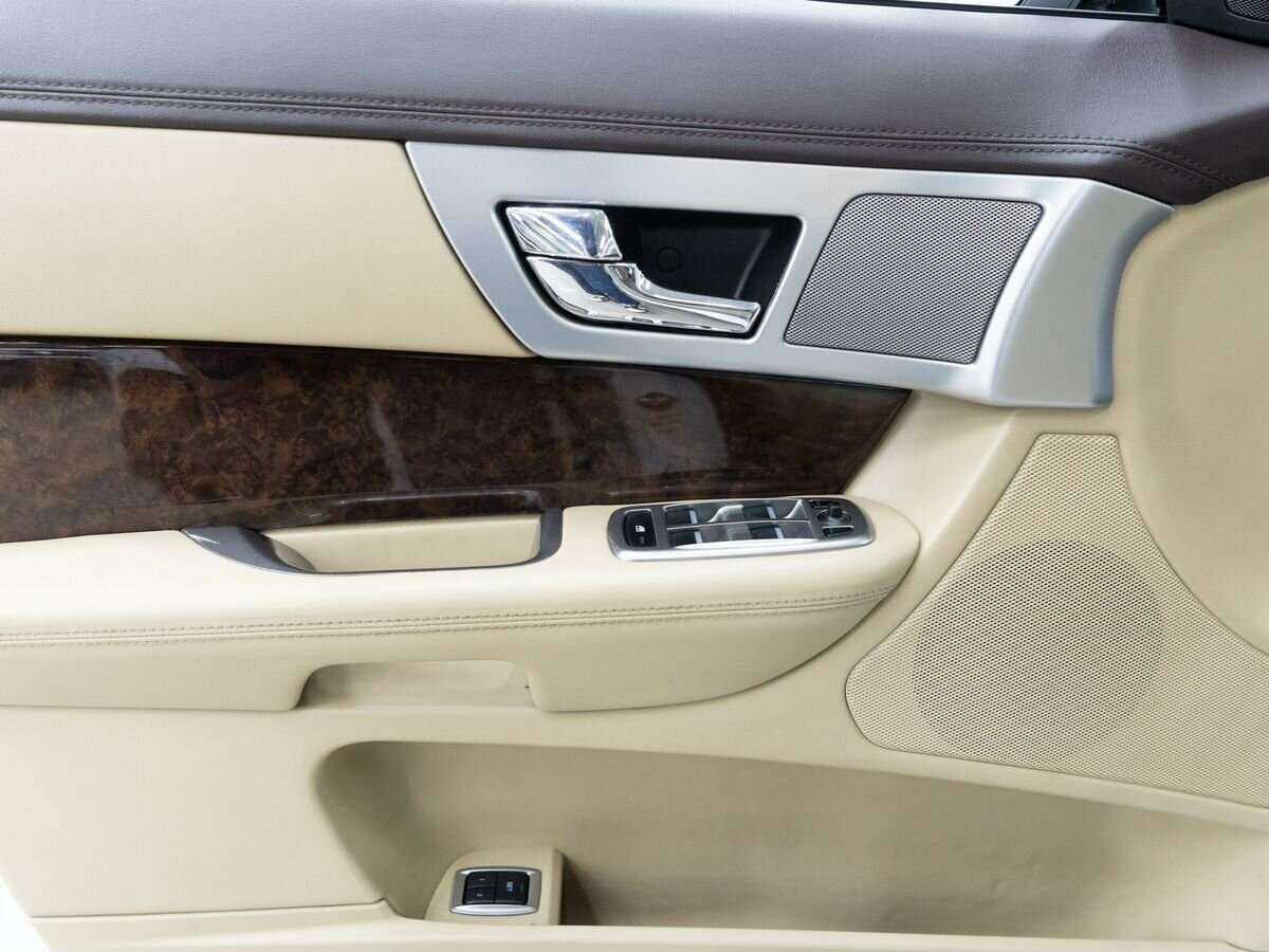 Jaguar XF с пробегом — 2011 год. Фото: #14
