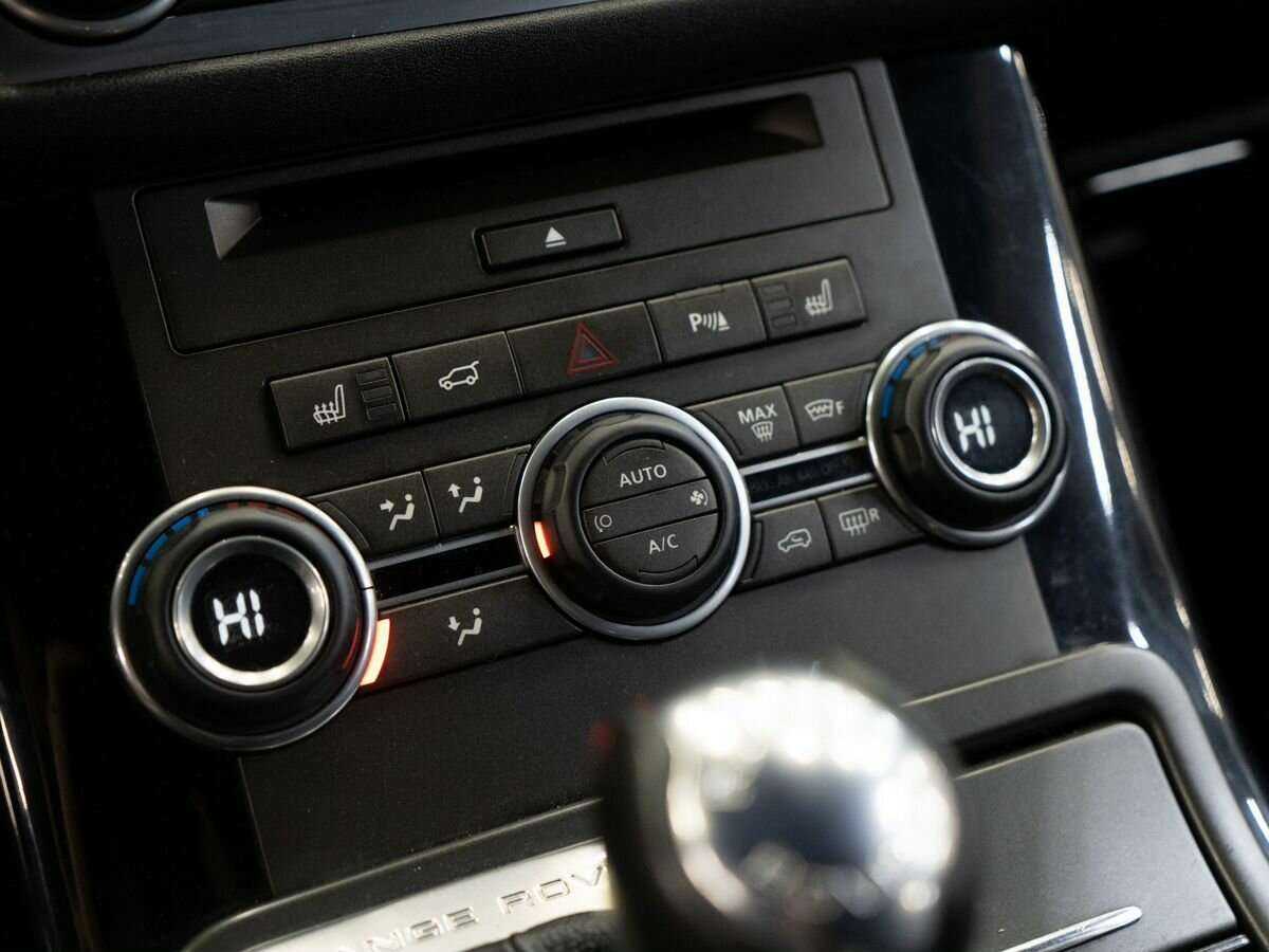 Land Rover Range Rover Sport с пробегом — 2012 год. Фото: #13