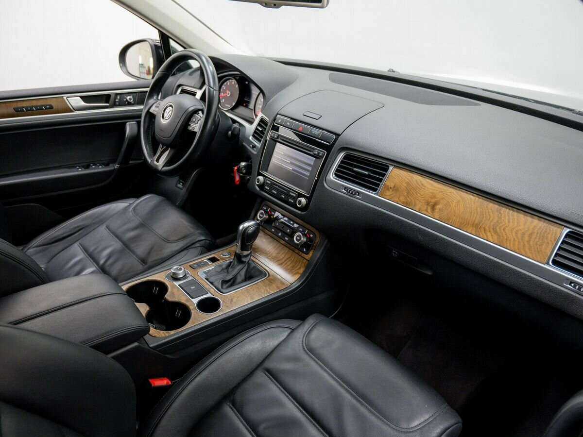 Volkswagen Touareg с пробегом — 2015 год. Фото: #6