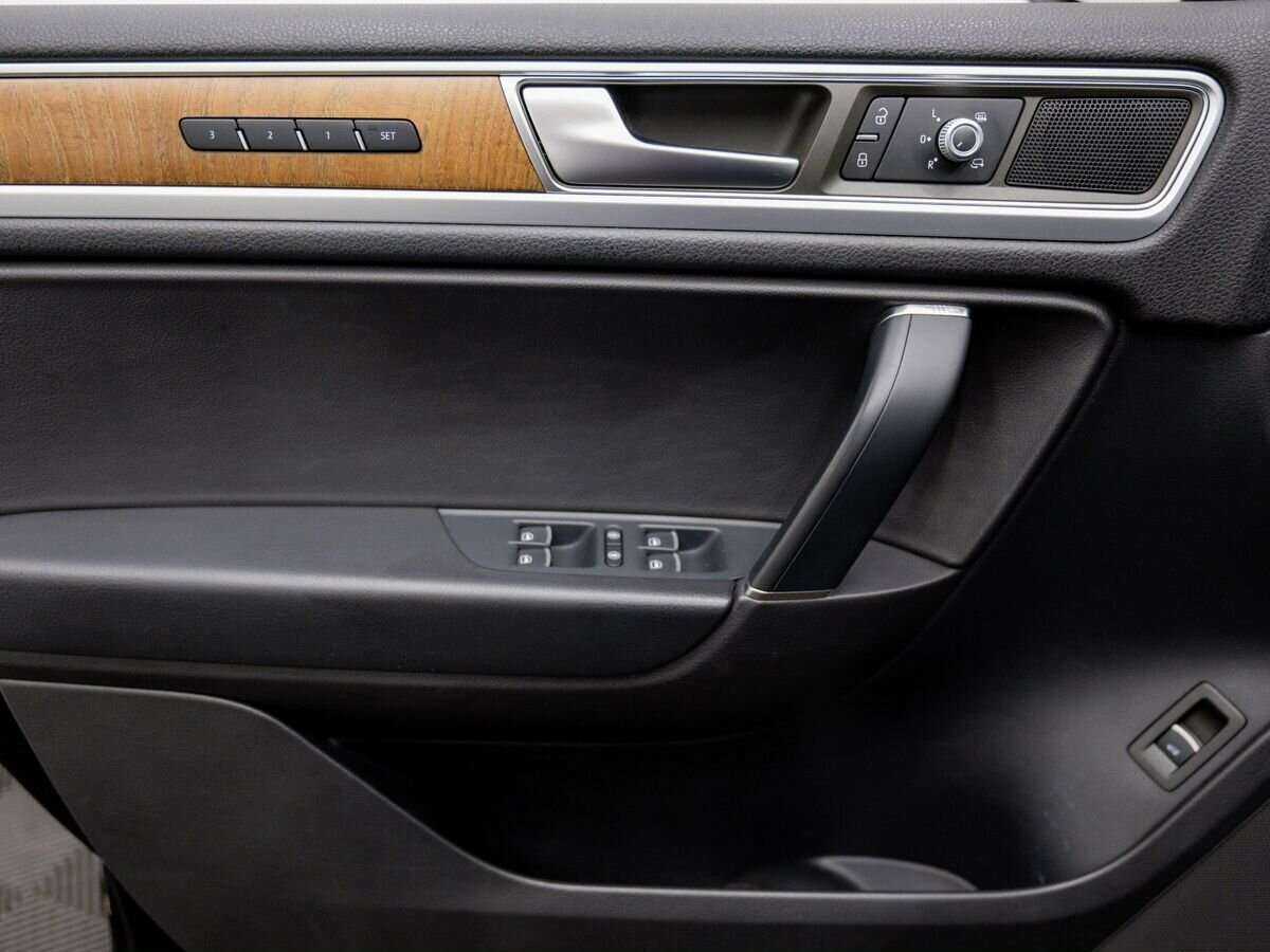 Volkswagen Touareg с пробегом — 2015 год. Фото: #14