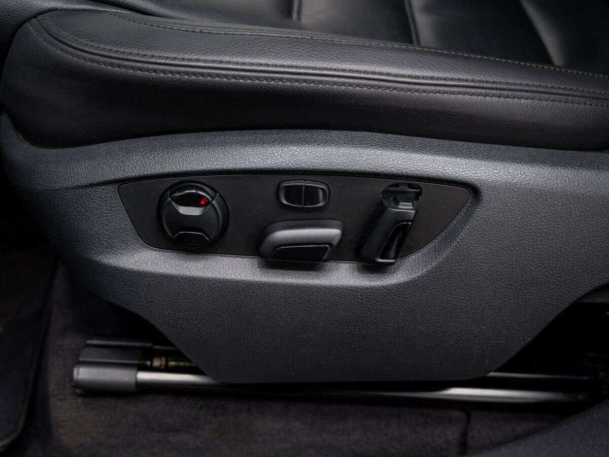 Volkswagen Touareg с пробегом — 2015 год. Фото: #15