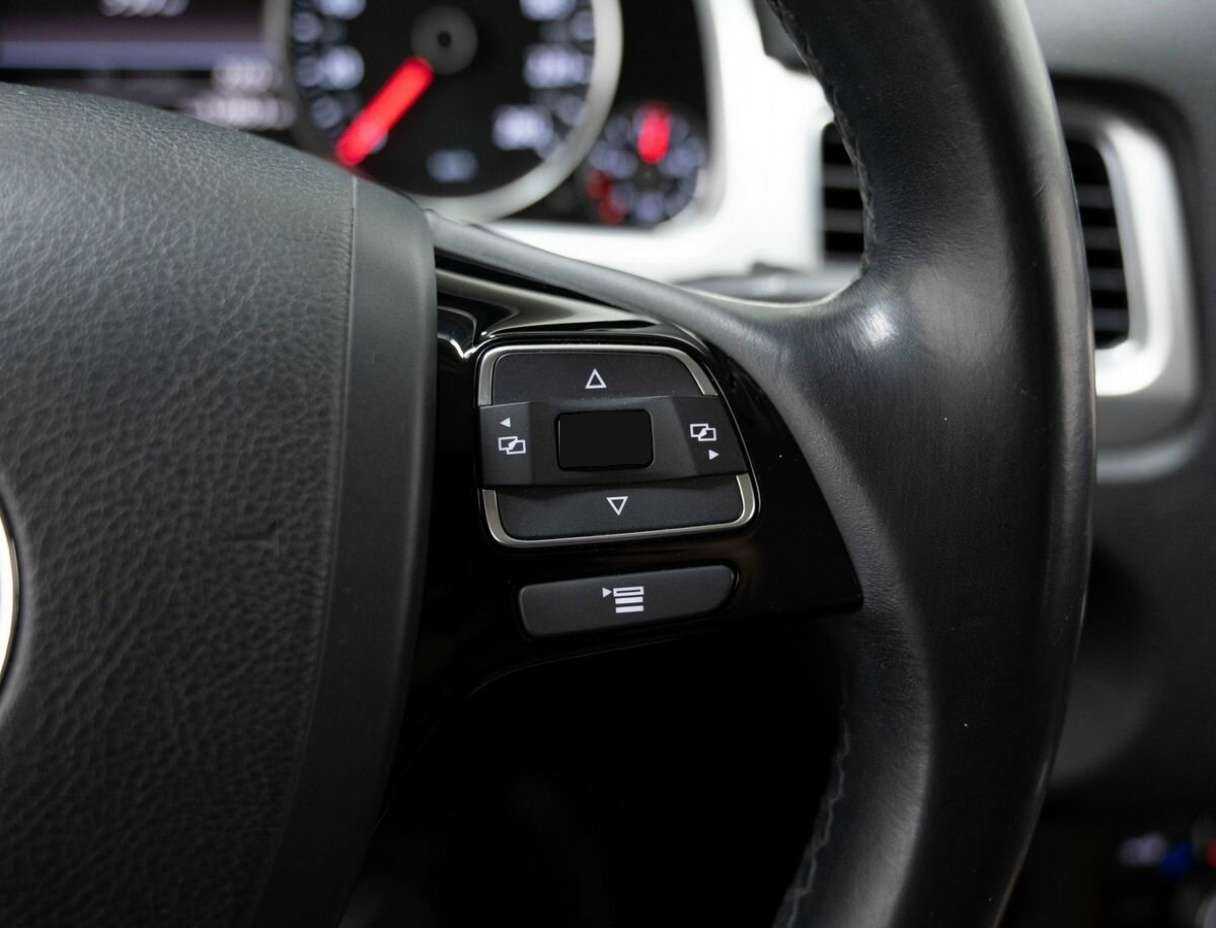 Volkswagen Touareg с пробегом — 2015 год. Фото: #19